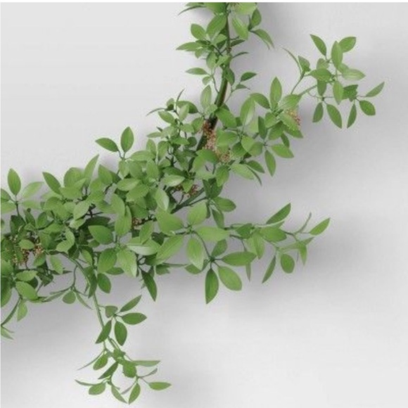 Threshold Berries and Leaf Wreath - NWT - Picture 2 of 2